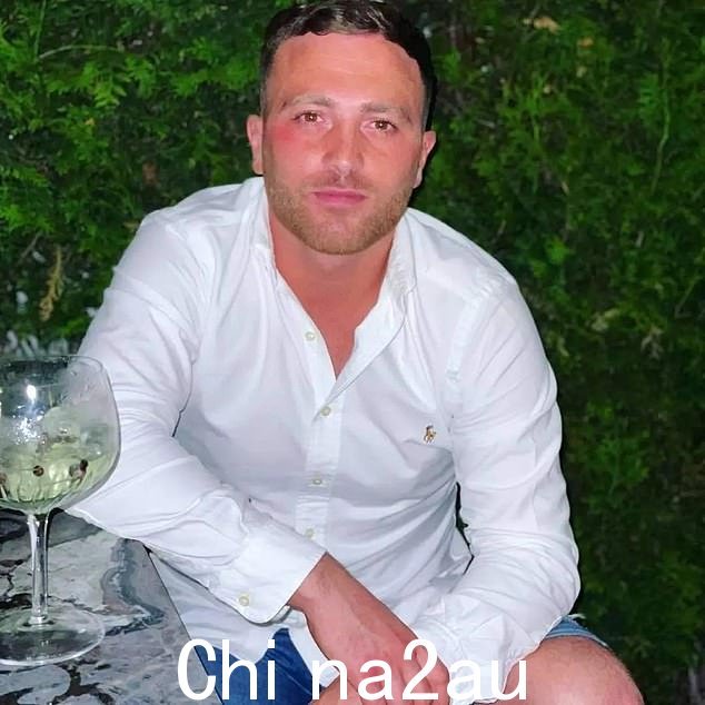 Reece Newcombe,31 岁,在 Richmond Bridge 被一块玻璃碎片刺死后死亡, southwest London