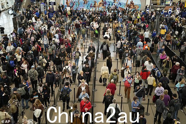 暴风雪、狂风和零度以下的完美风暴最近几天迫使近 20,000 个美国航班取消,其中包括周二的约 3,200 个