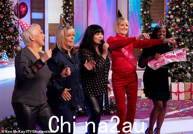 好朋友:Kaye 与 Loose Women 明星 Coleen Nolan、Denise Welch、Linda Robson 和 Kelle Bryan 一起庆祝了她的 60 岁生日
