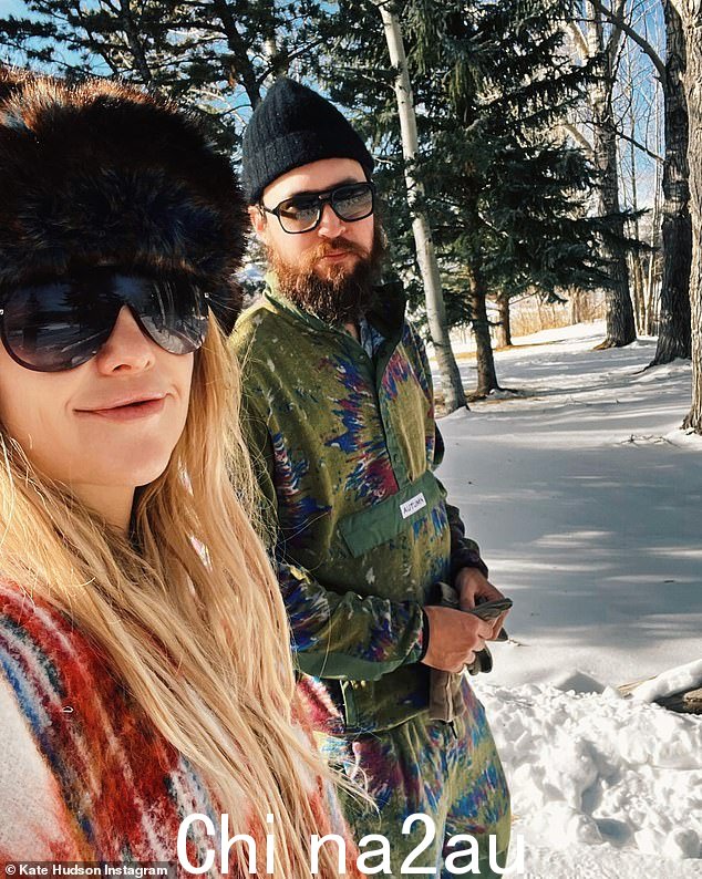 她也在那里:Kurt 的继女 Kate Hudson 也在阿斯彭;在这里看到她和她的未婚夫