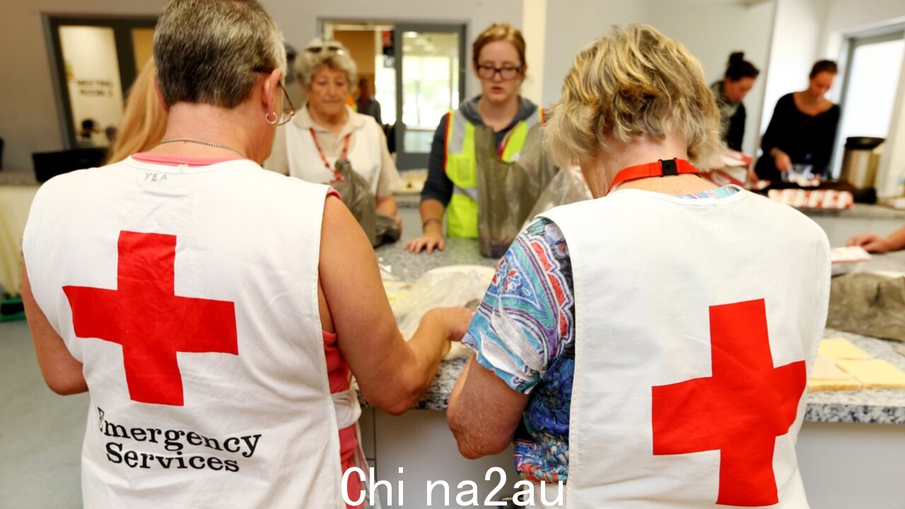 红十字会发出紧急电话为献血者献血