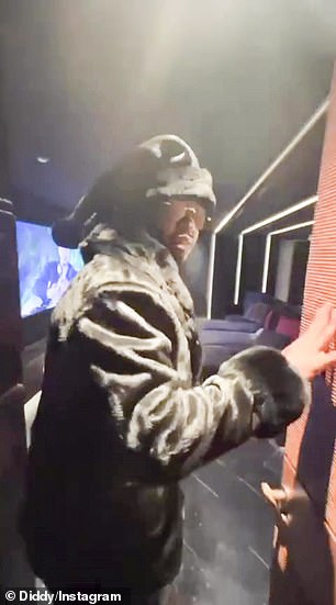 富人和名人的生活方式:在圣诞节前夕,说唱歌手 Gotta Move On 变身为'Black A** Santa',为他的粉丝们带来超级游艇的炫耀之旅