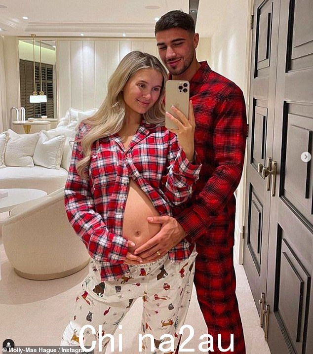准父母:她正准备在短短几周内与男友 Tommy Fury 生下她的第一个孩子,一个女婴