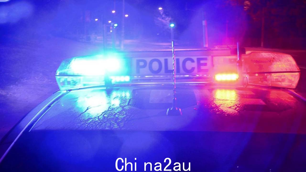 两人在船后死亡在南澳大利亚州芬尼斯坠毁” /><p>新的细节显示,在新南威尔士州湖上发生的“反常”划船事故中遇难的两个堂兄弟乘坐的是一艘由他们祖父的船拖曳的充气筏。</p>< p>周二晚上,在塔姆沃思西北部 Rushes Creek 的 Lake Keepit 与一个淹没的树桩相撞时,这两名年龄分别为 13 岁和 14 岁的青少年正在与他们 72 岁的祖父一起玩油管。</p>< p>旁观者和医护人员对女孩们进行了心肺复苏术,但她们在现场被宣布死亡。</p><p>目击者说,一直控制着拖着这些孩子的船的祖父在船上“悲痛欲绝”悲剧发生后的时刻。</p><p>使用 Flash 随时播放您想要的新闻。一处 25 个以上的新闻频道。首次使用 Flash?免费试用 1 个月。优惠将于 2023 年 10 月 31 日结束</p ><img class=