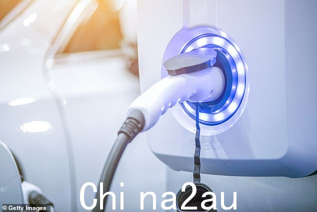 即使在英国拥有庞大的高效特斯拉超级充电站网络,但当电动汽车太多而充电器却不足时,结果就会完全混乱