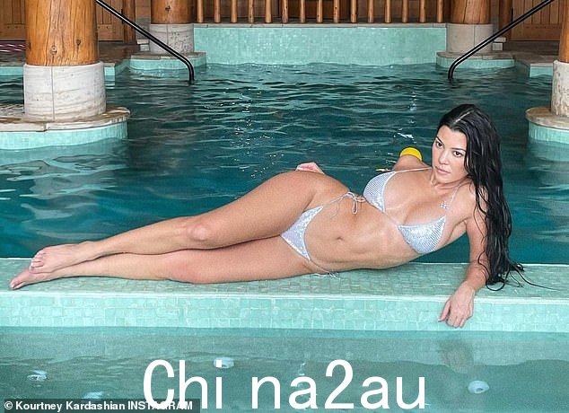 Body babe:真人秀专家考特尼·卡戴珊 (Kourtney Kardashian) 分享说,九分钟的锻炼可以为身体带来奇迹。2020 年见” class=