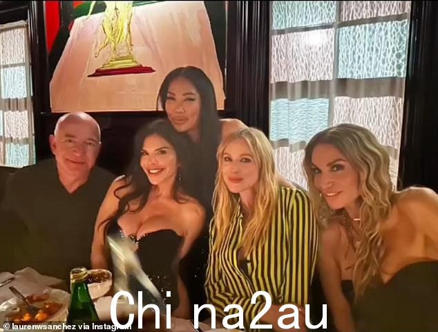生日女孩:本月早些时候,Lauren 在“亲密晚宴”的幕后花絮中看到了 Jeff 为庆祝她 53 岁生日而给她带来的惊喜
