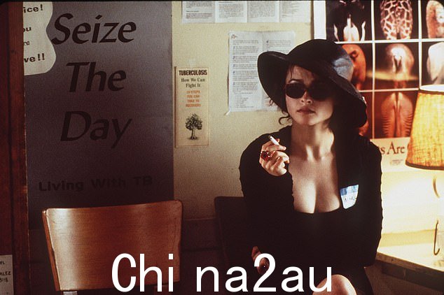 她失去的角色:Love 分享说她原本打算扮演 Marla Singer 的角色,最后由 Helena Bonham Carter 担任(照片来自 Fight Club 的剧照)