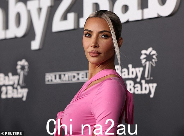 调情:金·卡戴珊 (Kim Kardashian) 于 11 月在加利福尼亚州西好莱坞亮相,她在最近接受格温妮丝·帕特洛 (Gwyneth Paltrow) 的 Good 播客采访时承认自己的生活中有“调情”