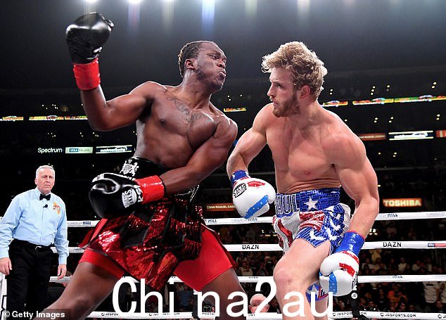 Logan Paul(右)和 KSI(左)于 2019 年 11 月 9 日在斯台普斯中心交换了他们的职业首秀重量级拳击比赛