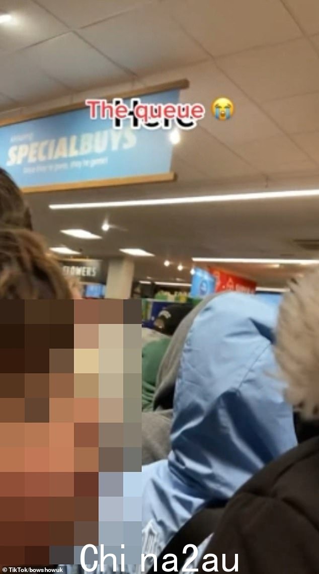 Aldi 的一些分支机构出现了令人不安的场景,因为人们争先恐后地喝了酒