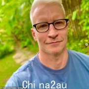 Anderson Cooper 在圣诞节分享了两个儿子怀亚特和 7 个月大的塞巴斯蒂安的可爱照片