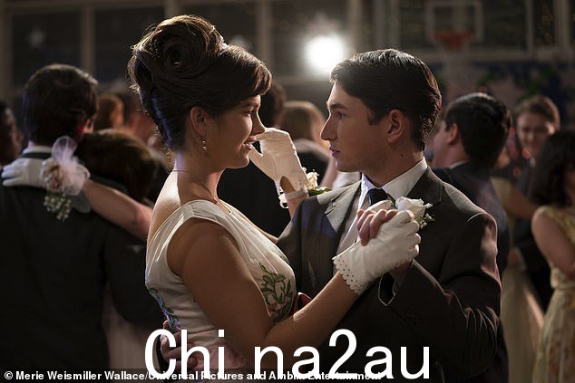 早恋:Monica (Chloe East) 在 The Fabelmans 中与 Sammy 共舞