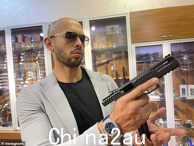 这位前老大哥明星说允许警卫携带武器,因为该物业已在罗马尼亚当局注册为射击场