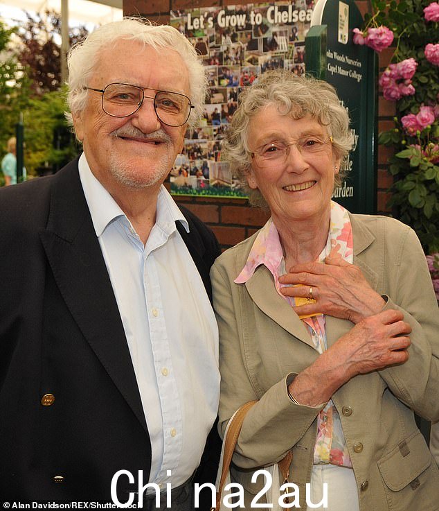 Bernard Cribbins 与去年去世的妻子 Gillian 的合影,她于 7 月去世,享年 93 岁
