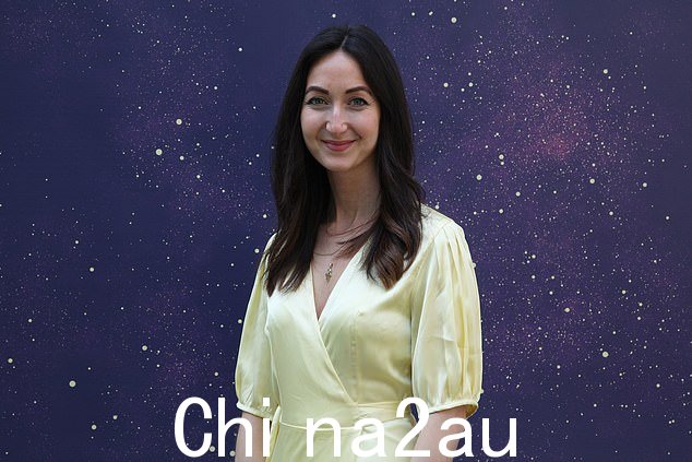 我知道,性可以卖。但这只是大品牌告诉女性我们已经知道的关于我们身体的信息的另一个例子——并制造对她们的不安全感——作为向我们推销我们真正不需要的东西的一种方式,Eve Simmons 写道(如图)” class=