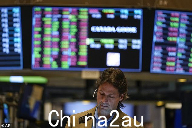 交易员于 2022 年 11 月在纽约证券交易所工作