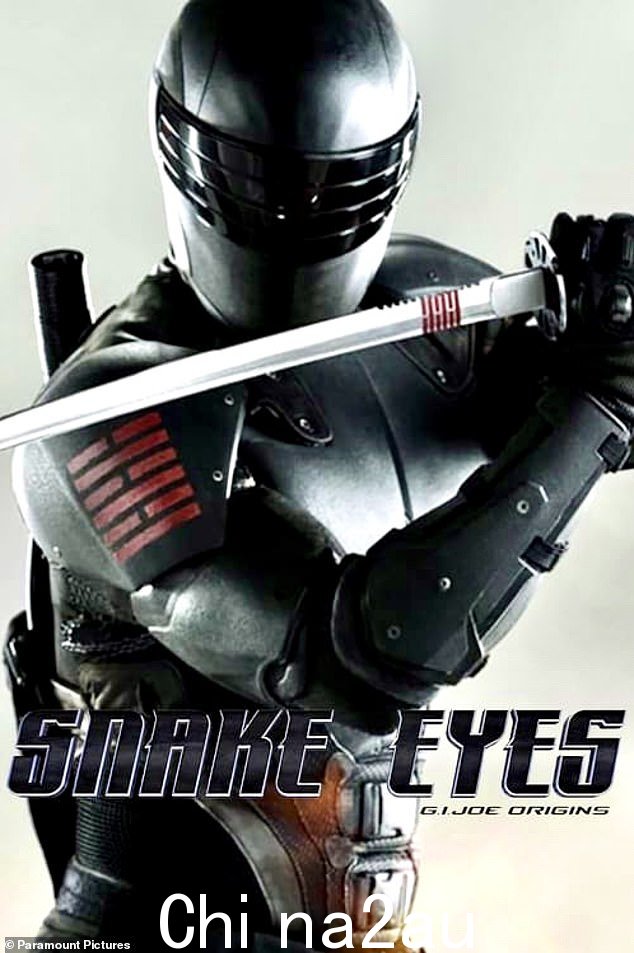 不同的角色:Snake Eyes 是不同于穿着全黑套装的流行系列的特工