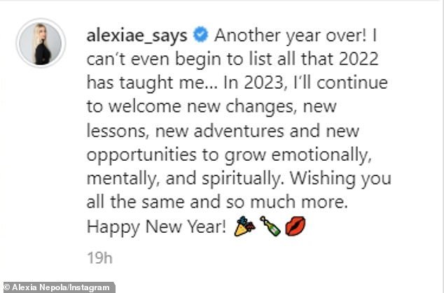 Nepola(出生于菲格雷多)在 Instagram 上写道:'又过了一年!我什至无法一一列举 2022 年教会我的一切。 2023 年,我将继续迎接新的变化、新的教训、新的冒险和新的机会,在情感、精神和精神上得到成长。祝你们都一样,还有更多。新年快乐!'