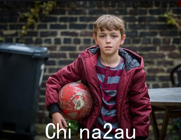 Rhys Connah 第一次出现在跑马地时,他是一个 8 岁的男孩,扮演一个沮丧的小男孩 Ryan Cawood,他在他的母亲去世后由他的祖母抚养长大。其他 Becky 在被强奸后结束了自己的生命(Ryan 是其中的产物)