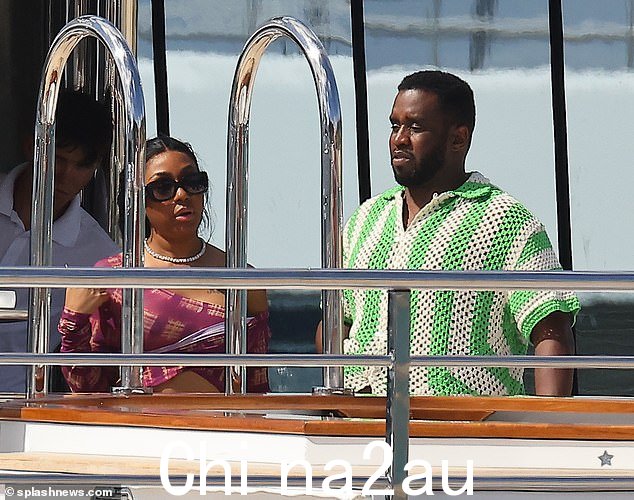 情侣:老爹和他的新女友 Yung Miami 一起在圣巴特的游艇上庆祝新年heir relationship