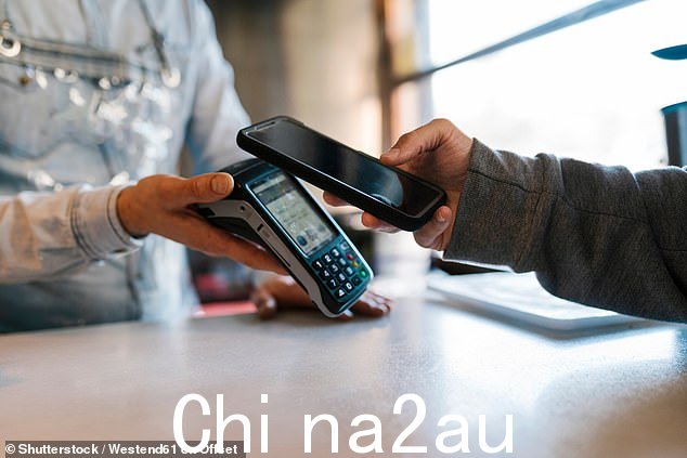 万事达卡的一项调查发现,五分之一的英国人预计在未来五年内不会携带实体钱包或钱包
