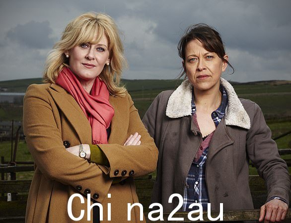 Sarah Lancashire 在哈利法克斯的 Sally Wainwright 的 Last Tango 中扮演 Caroline