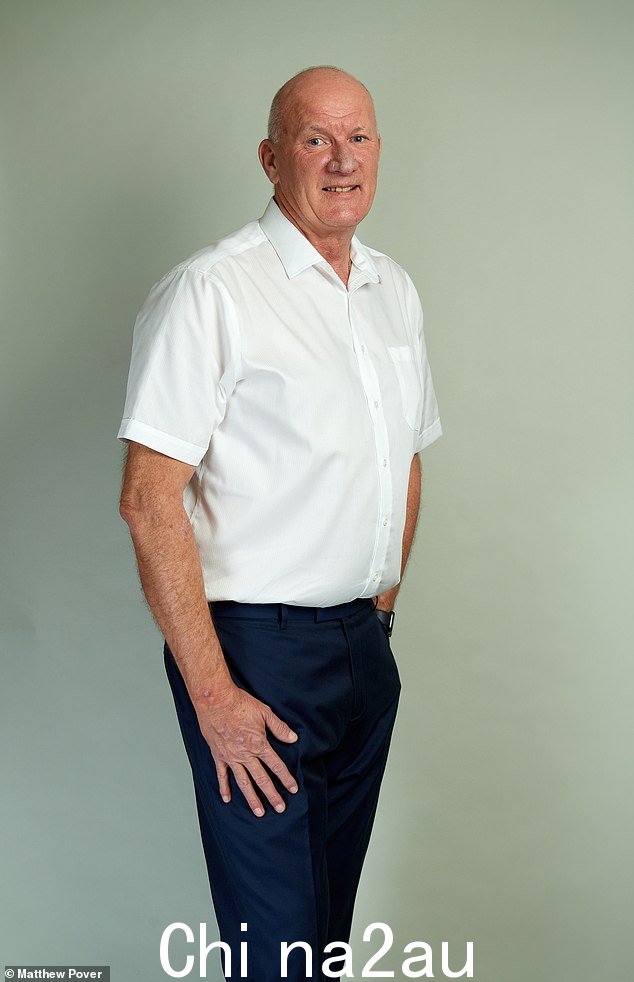 Dave Rowat,61 岁,是一名私人司机,与他 56 岁的清洁工妻子 Michele 一起住在绍斯波特。他说:去年年初,当我被诊断出患有 2 型糖尿病时,我感到非常震惊。前列腺肥大的常规血液检查。当我提到我总是口渴时,护士认为这是 2 型症状,并且测试证实了这一点