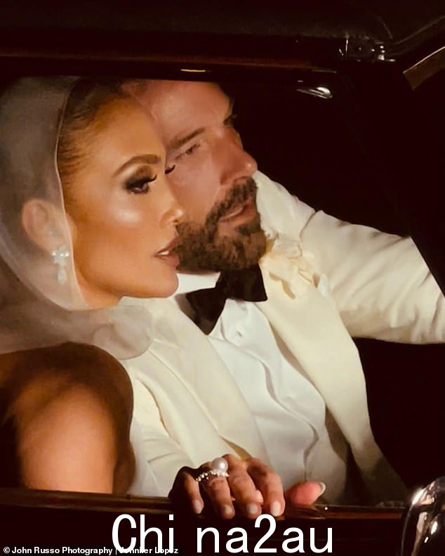 丈夫和妻子:在排练晚宴之前,JLo Beauty 创始人承认她和 Ben 在他们这个年纪的“前一天晚上再结婚”时开怀大笑