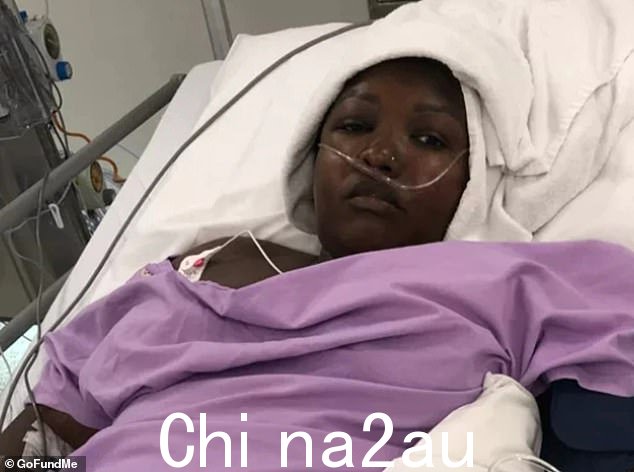 另外两人也受伤,包括 Geelong 的母亲 Winnie De Silva,33 岁(如图)和 9 岁的 Leon