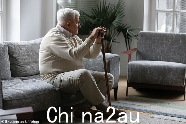 根据你对你丈夫精神敏锐度变化的描述,我怀疑他有轻度认知障碍——大脑功能的改变,记忆障碍是最常见的症状
