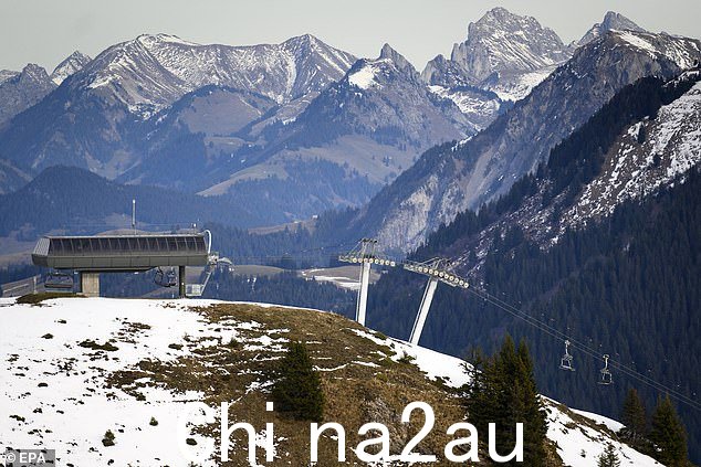 由于欧洲的冬季热浪,法国一半的滑雪场关闭后,高山滑雪胜地陷入危机。图为:“Le petit chamossaire”的缆车因海拔 2,000 米处缺雪而关闭海平面,在 Villars-sur- 的高山度假胜地