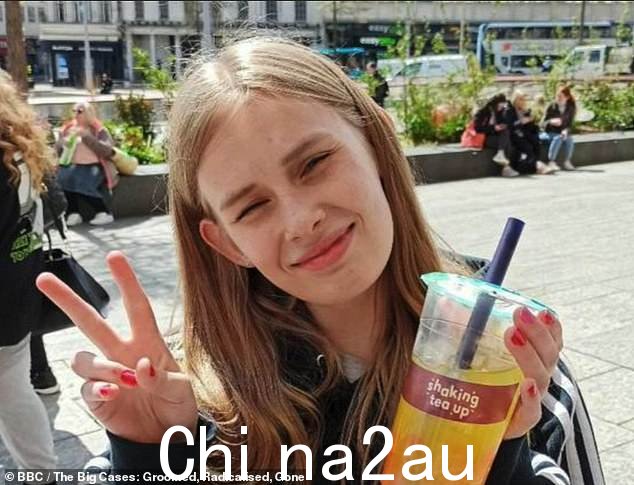 Rhianan Rudd 从 14 岁起就被一名美国极端分子在网上培养和利用,因为她发现自己被白人至上主义观点所吸引
