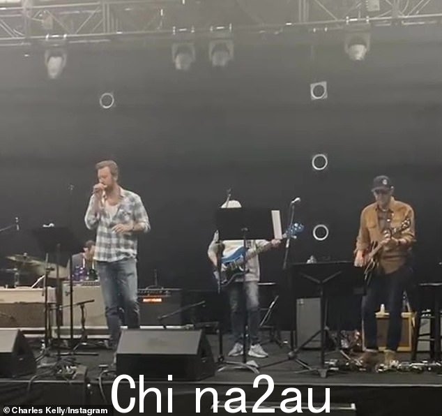 恢复:12 月 22 日,Charles 发布了他的新单曲 As Far As You Could,他将其描述为他的“告别酒精的信”(如图 12 月 5 日)