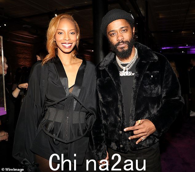 继续:LaKeith Stanfield 周二在 Instagram 上分享他与未婚妻 Kasmere Trice 的关系得到了“加强”,因为据透露他与另一个女人生了一个孩子;图为 2022