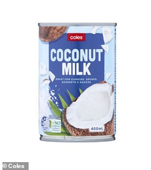 简单的咖喱食谱需要一罐 80c 扁豆（右）、95c 罐椰奶（如图）和一包 Coles 的 2 美元西兰花和花椰菜小花