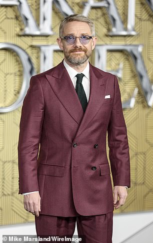 Martin 在 Black Panther 电影中饰演角色 Everett K. Ross。图为 11 月在伦敦