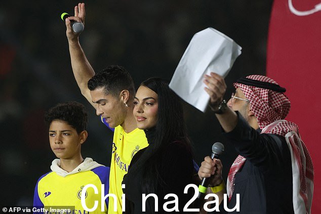 庆祝活动:根据沙特报纸 Arriyadiyah 的报道,Al Nassr 准备在 2009 年罗纳尔多的皇马揭幕仪式上举办一场派对