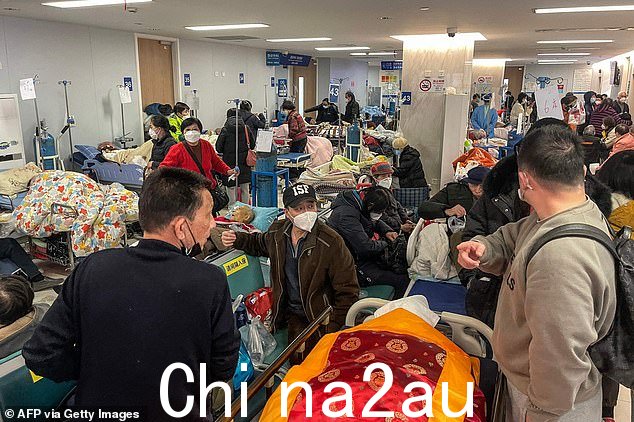 上海同仁医院(如图)在上个月北京的“零 Covid”强硬措施突然放松后,患者不堪重负” class=
