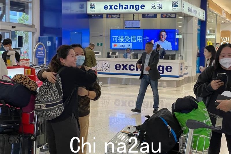 我很高兴能在机场见到亲友。