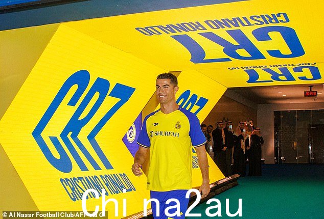 罗纳尔多周二晚上在俱乐部体育场的 Al-Nassr 球迷面前亮相