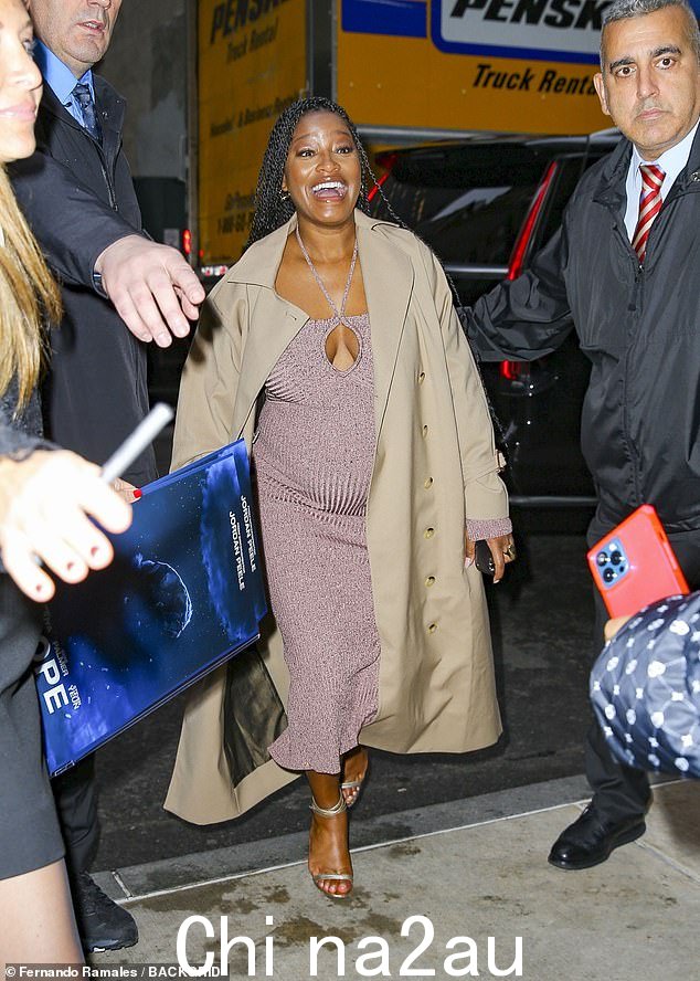 容光焕发!艾美奖得主 Keke Palmer 周三抵达曼哈顿中城的 The Whitby Hotel 时,完全是容光焕发的准妈妈