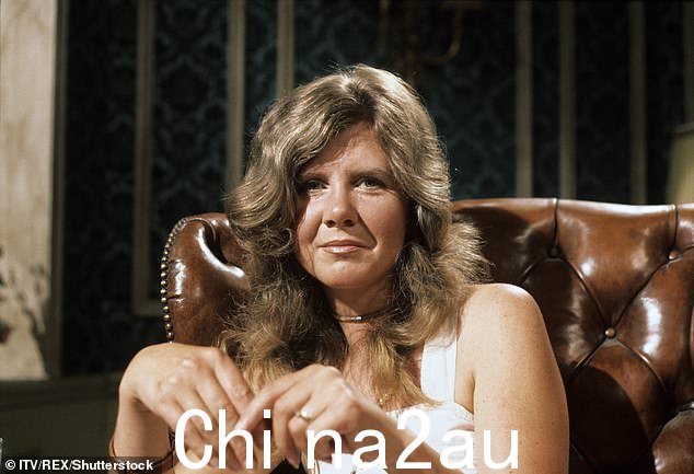 惊人:这位作家(上图摄于 1970 年代)正在监督迪斯尼根据她的色情故事改编的八集系列剧,该系列聚焦于电视残酷世界中的性、婚姻和竞争