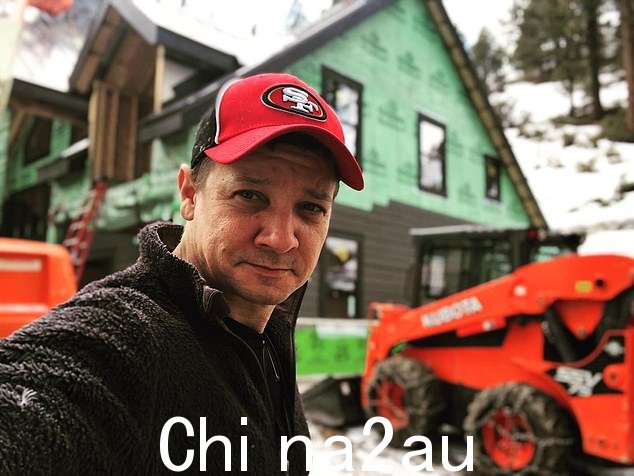 Renner 的扫雪机重约 14,330 磅