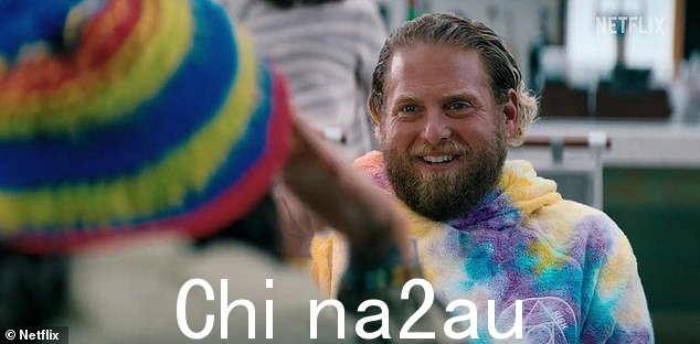 '很高兴认识你们!怎么了继续?告诉我生活。怎样?工作怎么样?'他狂躁地说,而 Eddie 和 Nia 瞪着他