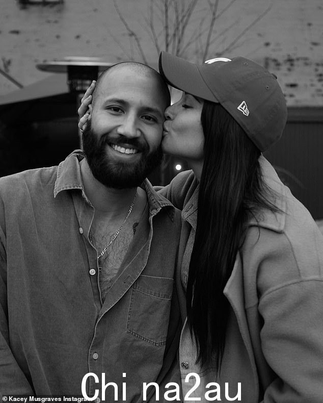 甜蜜:Kacey Musgraves 在星期四的 Instagram 帖子中祝她的男朋友 Cole Schafer 生日快乐