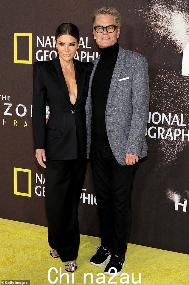 他的想法:在 Lisa Rinna 宣布她离开 RHOBH 的两周前,她的丈夫 Harry Hamlin 说他认为她的诚实和对不公正的蔑视经常让她在节目中陷入“很多麻烦” ; 这对夫妇在 2021 年看到