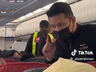 拍摄事件的乘客称赞亚航工作人员保持冷静。图片：TikTok。
