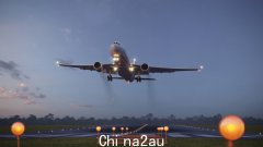 狂野视频显示，澳洲旅客辱骂机组人员和乘客，被赶下亚航航班