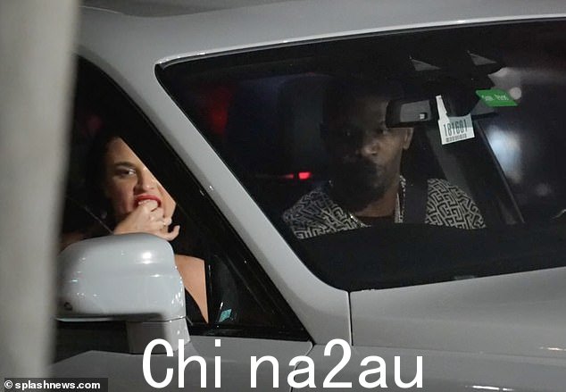 外出走动:两人周三晚上都参加了莱昂纳多迪卡普里奥在迈阿密举办的星光熠熠的派对